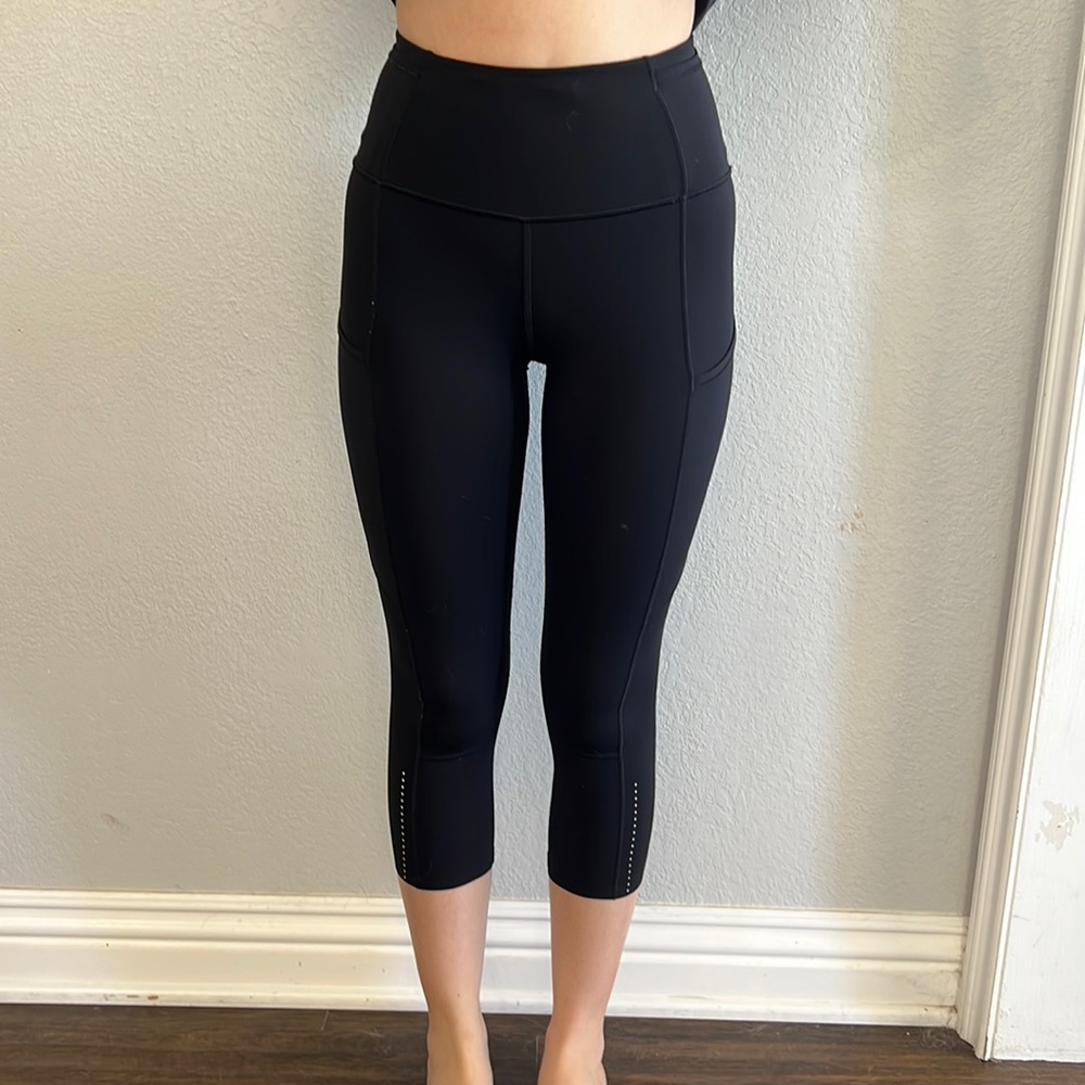 LuluLemon Crop Side-Pocket Leggings!! - Picture 1 of 4